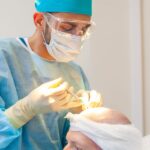 como é feito o implante capilar