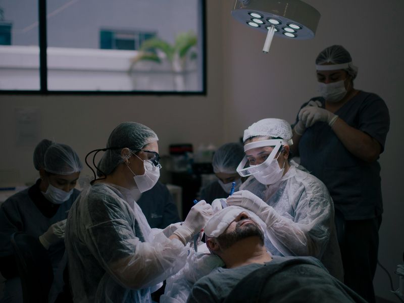 Recuperação do transplante capilar: prazos e cuidados